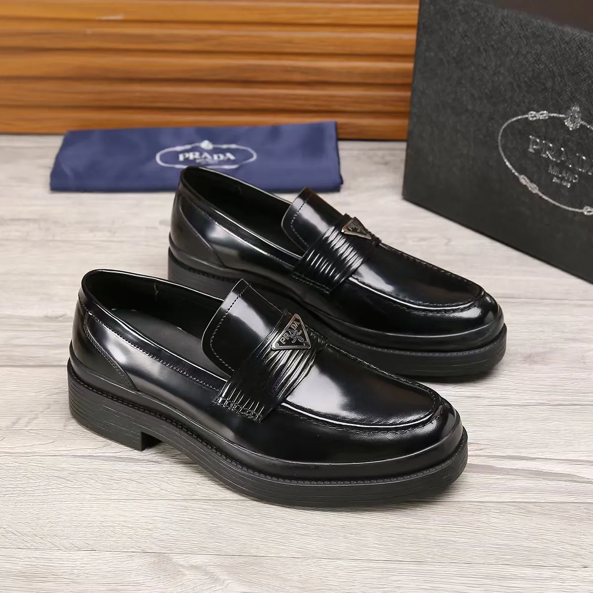 Men's shoes 💰540 💰💰🎩🎩【Prada】Counter 1:1⬆️original reproduction, absolute quality🆗Original outsole, high-quality imported rubber, wear-resistant and non-slip, never degummed, upper material: imported first-layer cowhide➕anti-slip foam outsole, official website material, lining material: water-dyed leather lining, 3 colors available! Code number 38-45